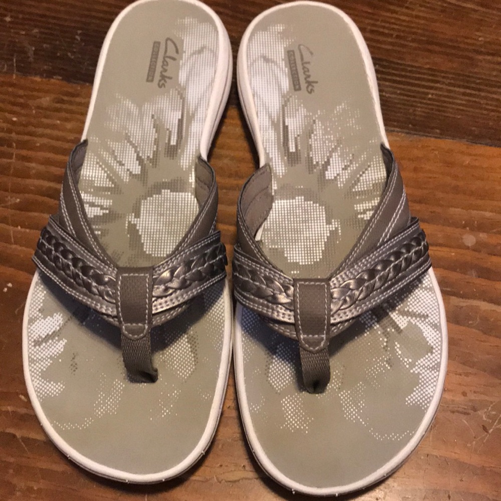 Clarks flip flops sandals